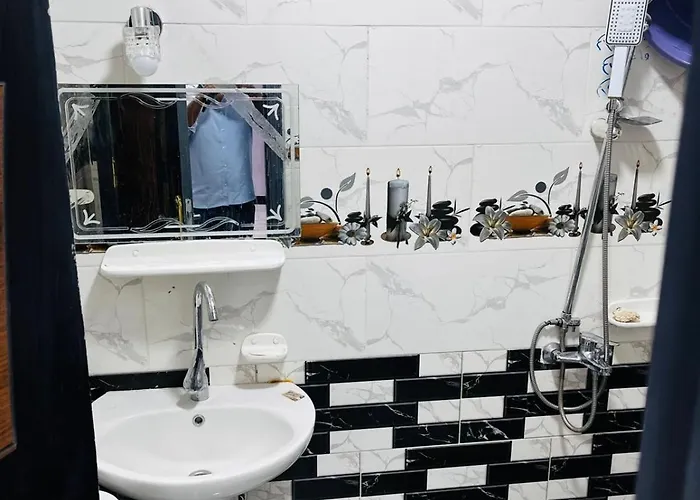 شقه في ميدان العروسه * الغردقة
